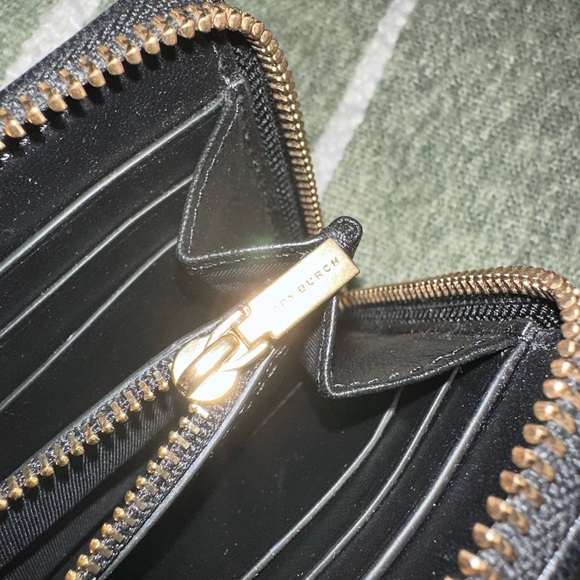 Tory Burch Black Quilted Leather Wallet - Picture 7 of 7